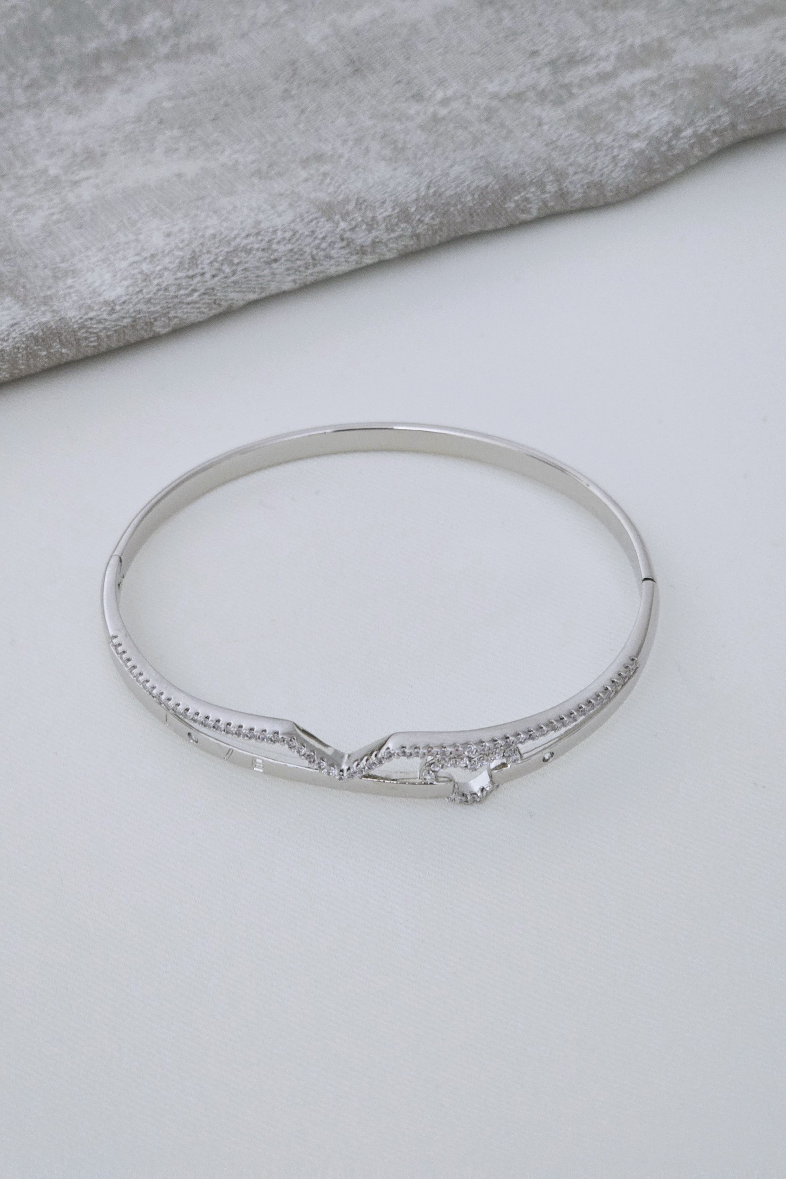 Xuping Zirkon Taşlı Love Yazılı Silver Bileklik