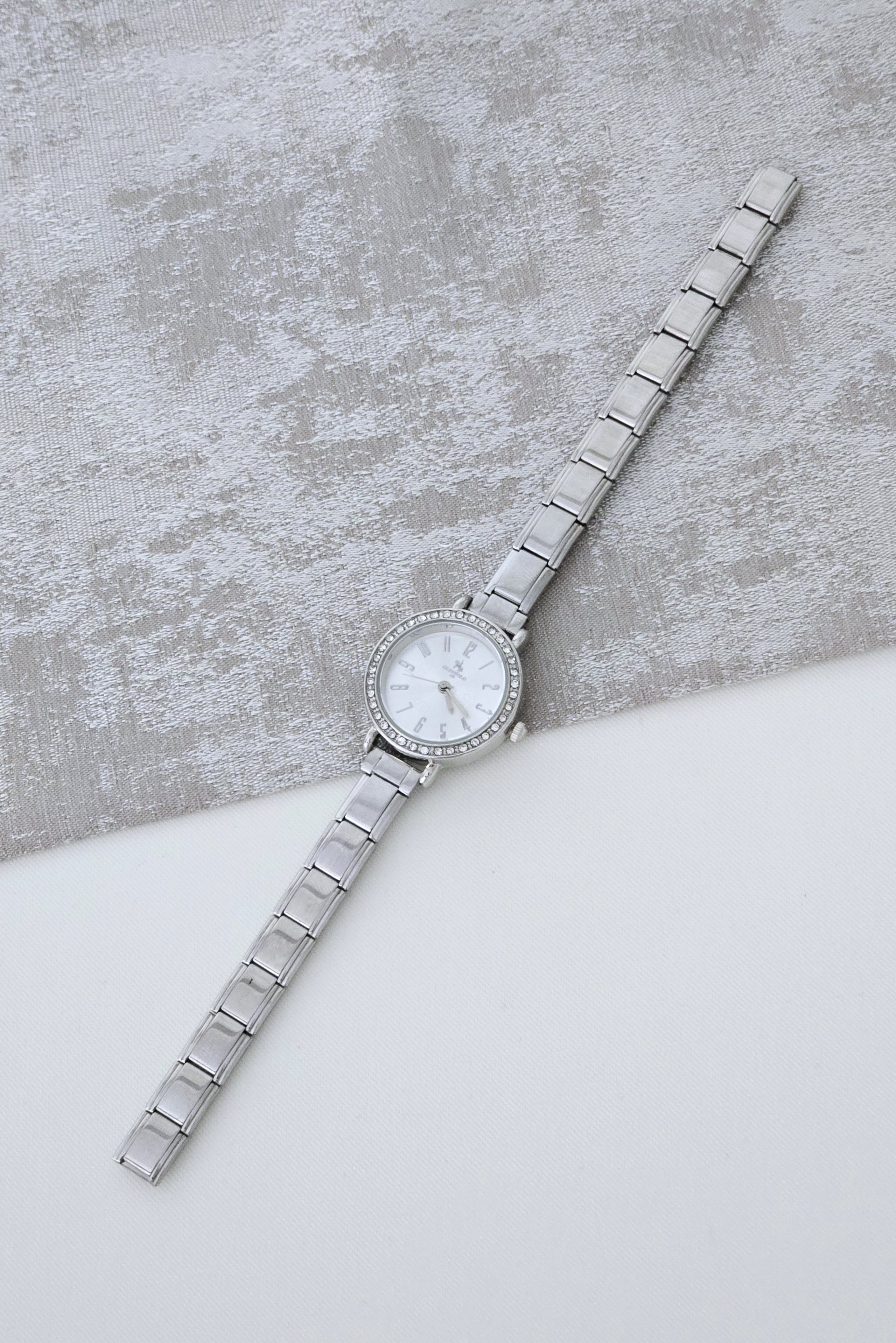 Nomi Saat Silver