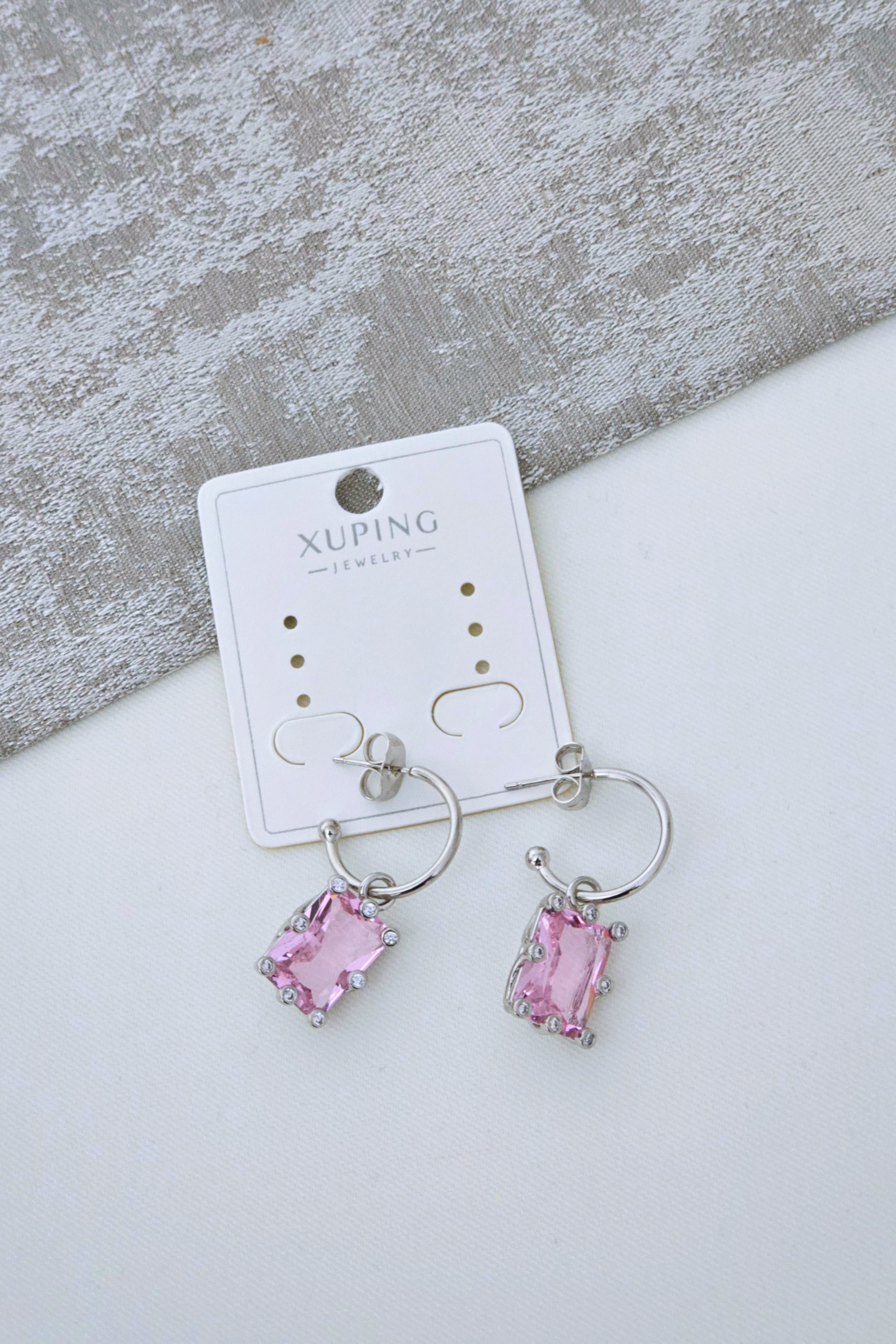 Xuping Pembe Taşlı Küpe