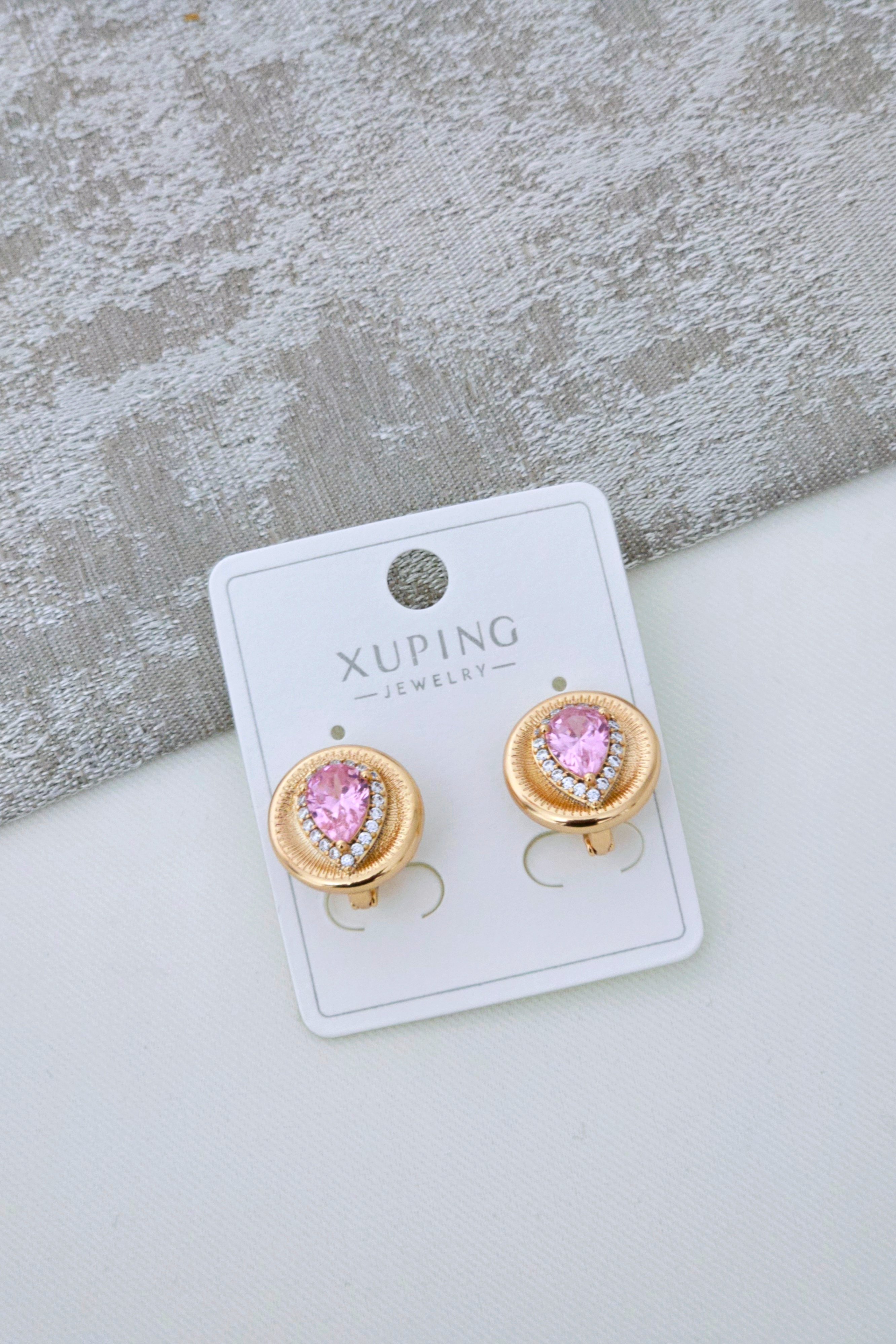 Xuping Pembe Taşlı Küpe
