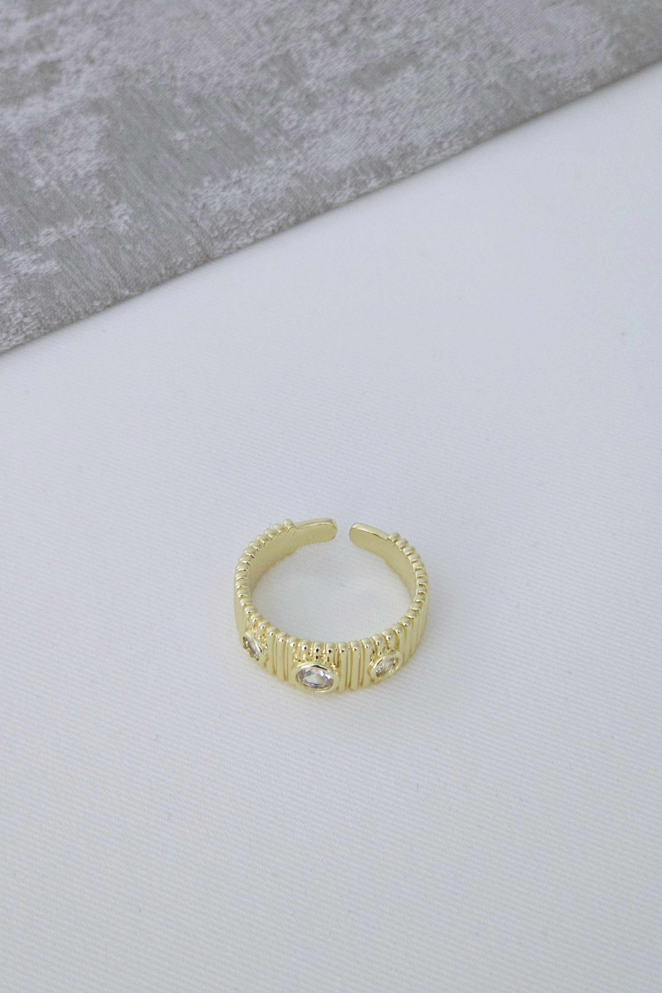 Gold Taşlı Yüzük