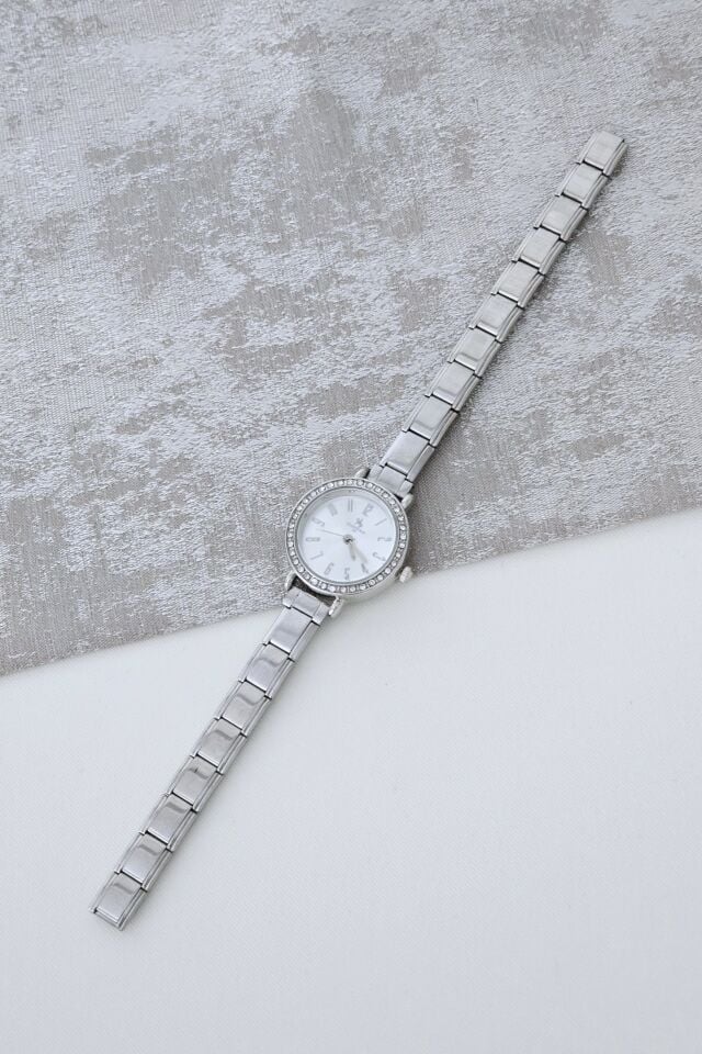 Nomi Saat Silver