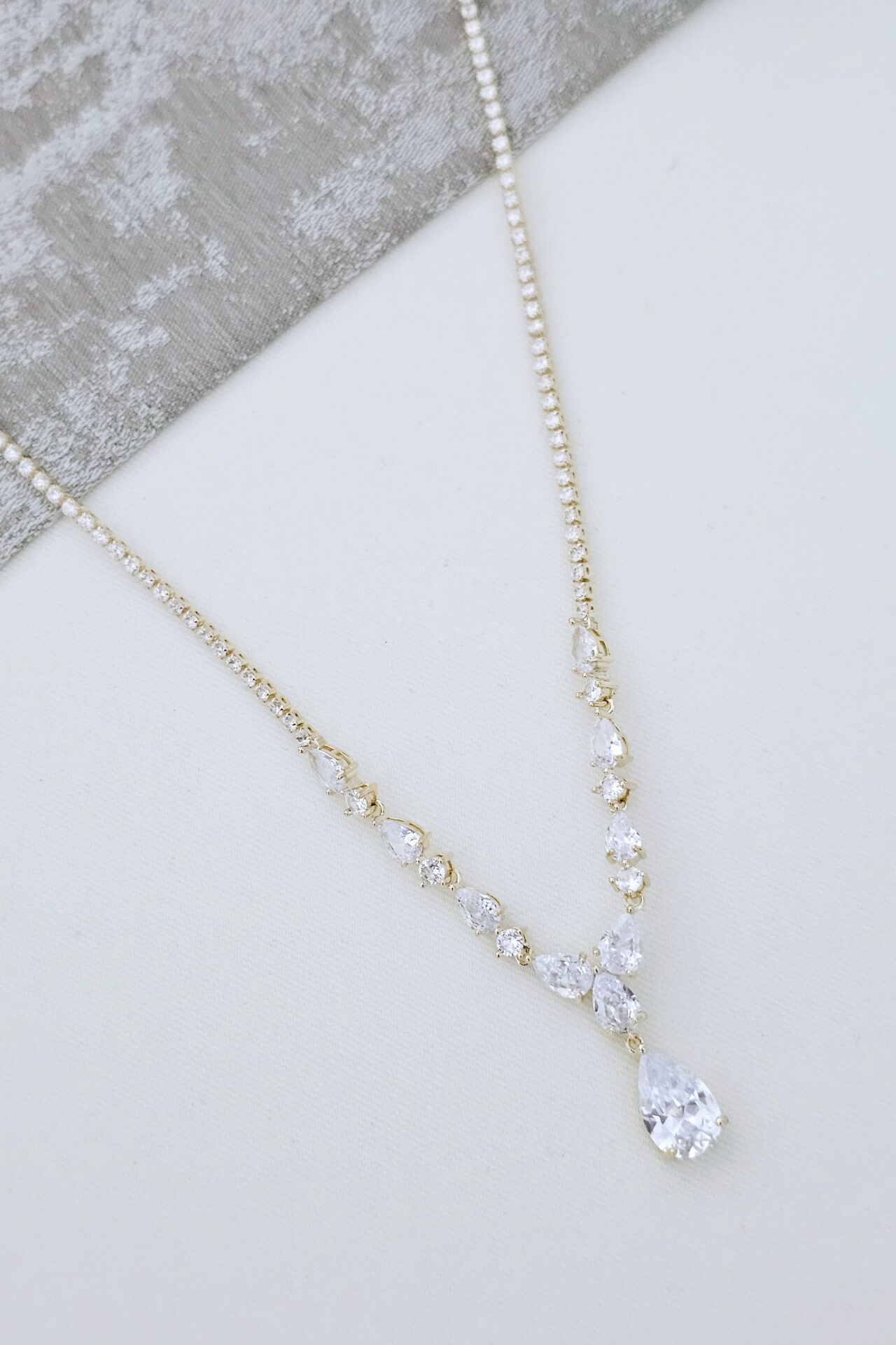 Gold Taşlı Kolye