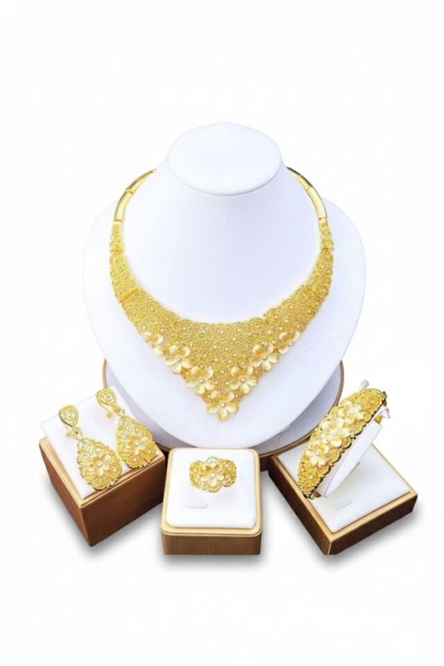 Göz Kamaştırıcı Çiçekli Set