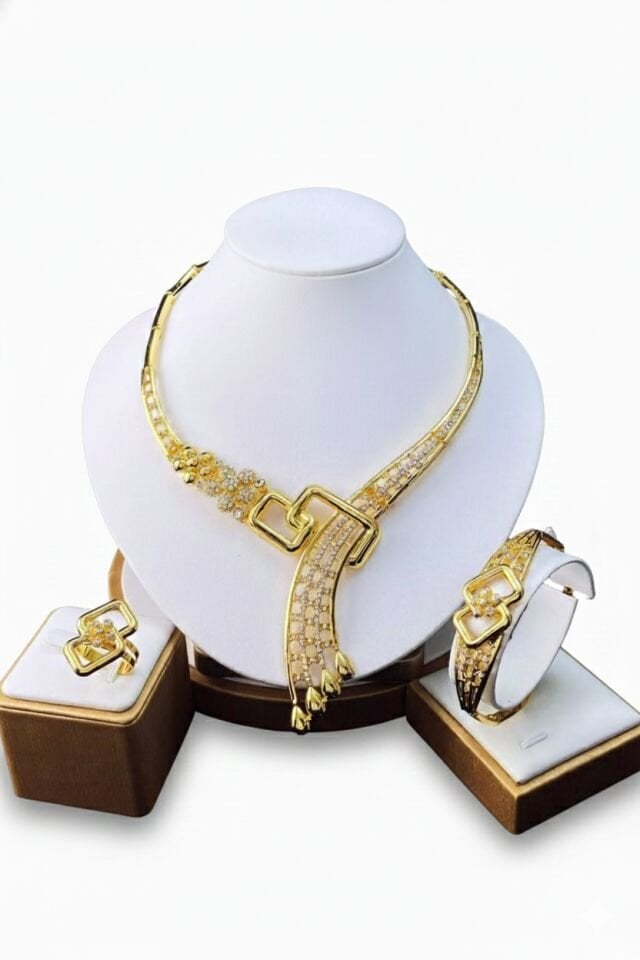 Zirkon Taşlı Geometrik Tasarım Gold Takı Seti