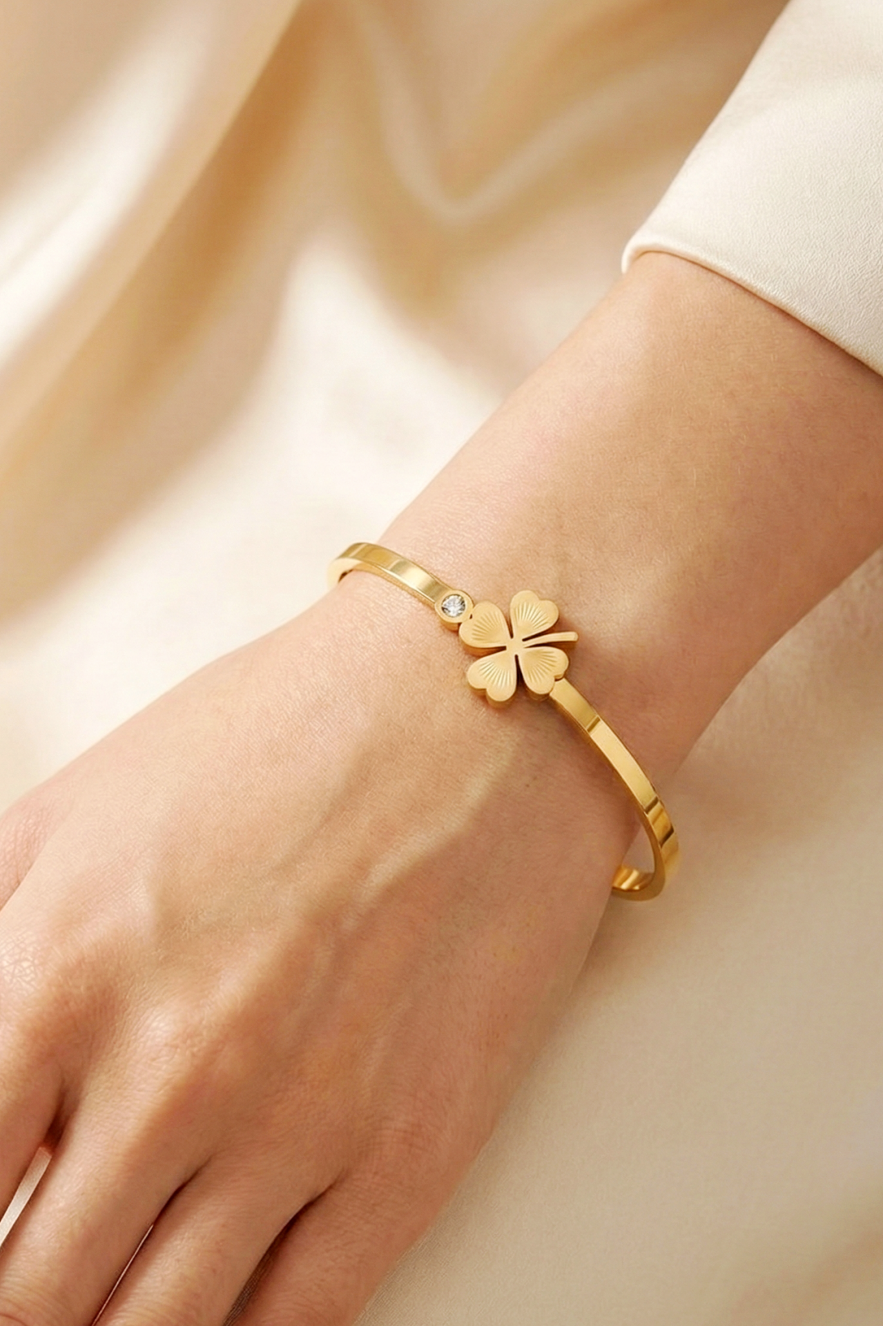 Çelik Yonca Taşlı Bileklik Gold